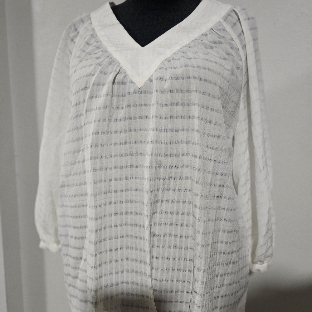 Investments White Textured Blouse